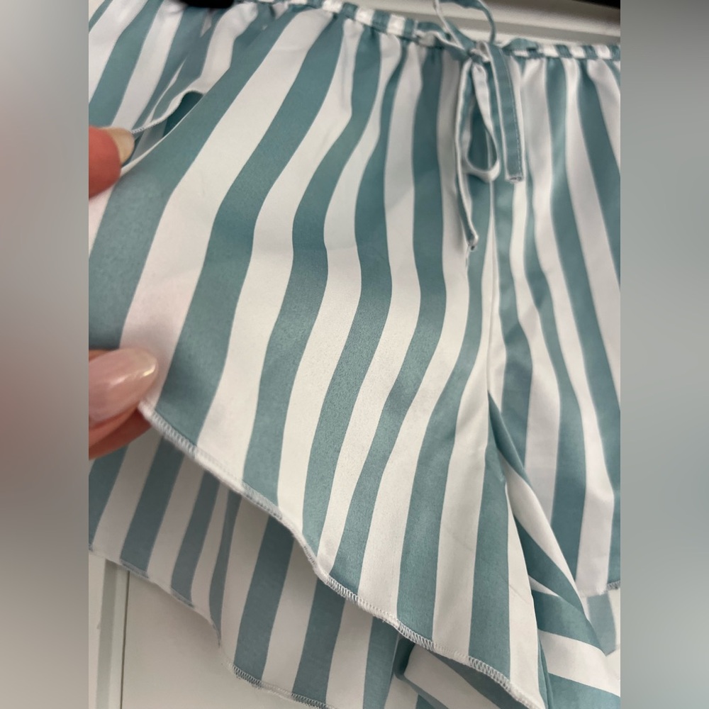 Gilly Hicks, Silk Shorts - Picture 3 of 6